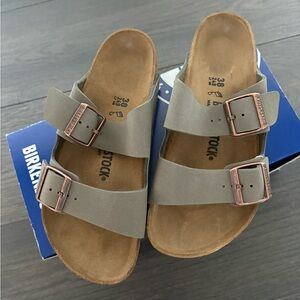 New in box Birkenstock Arizona size 38 sandals in Stone.